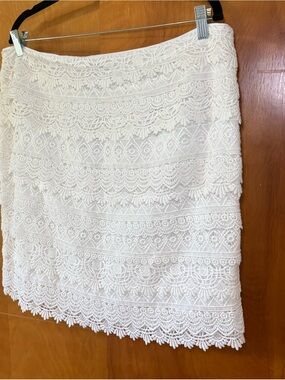 White House Black Market White Crocheted Lace Pencil Skirt size 14